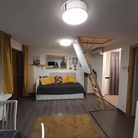 Tulip Home Apartman * Vac